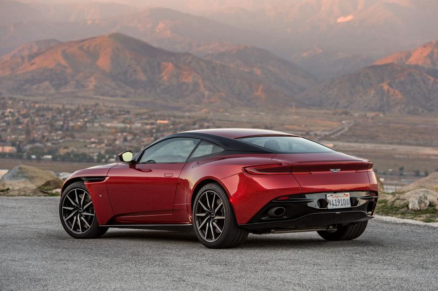  Aston Martin DB11 2016 года  (NA) (фото 5 из 17)